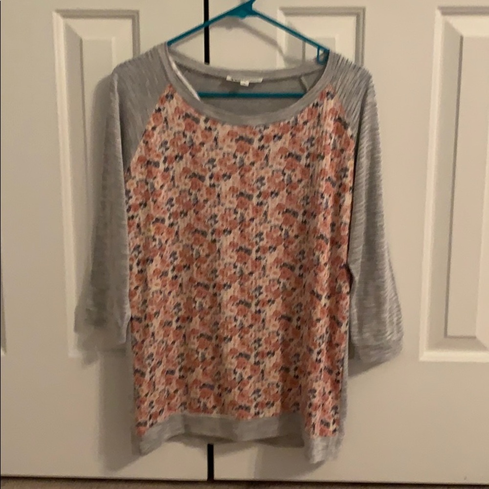 🌺 WONDERLAND 3/4 Sleeve Top Size S 🌺